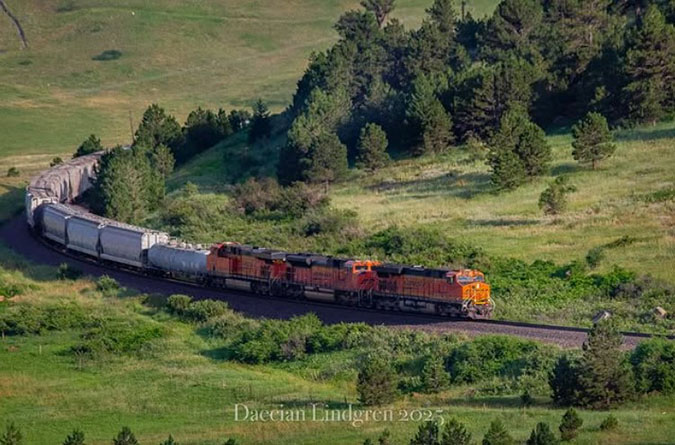 BNSF train at Coal Creek, Colorado. Photo by Daecian Lindgren. 